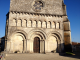 Photo précédente de Saint-Fort-sur-Gironde Façade romane de l'église à chapiteaux sculptés, corniches à modillons et métopes.