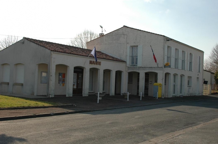 La Mairie et la Poste - Saint-Jean-d'Angle