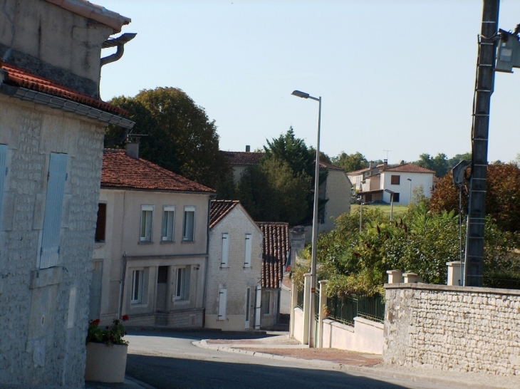 Rue de la Petite Champagne - Saint-Martial-sur-Né