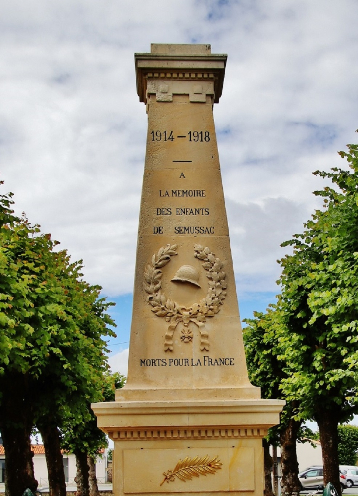 Monument-aux-Morts - Semussac