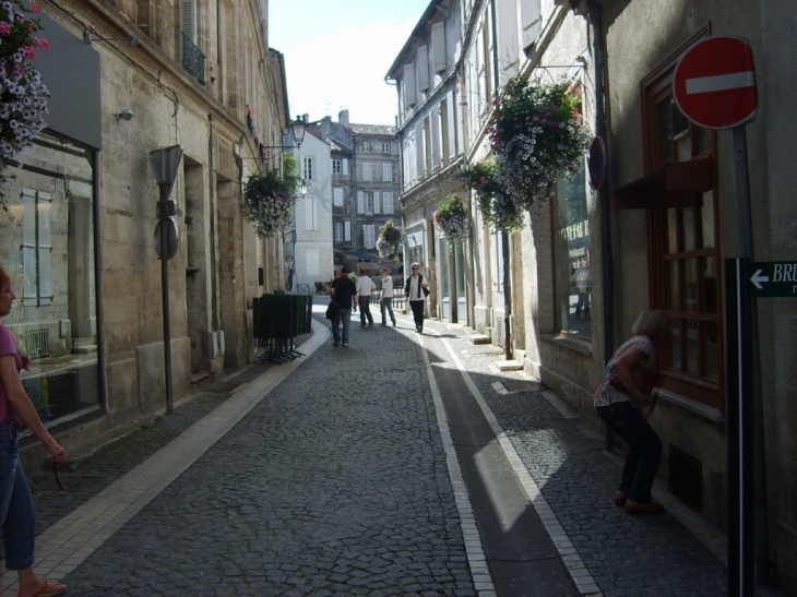 Rue des Trois-Notre-Dames - dans le vieil Angoulême