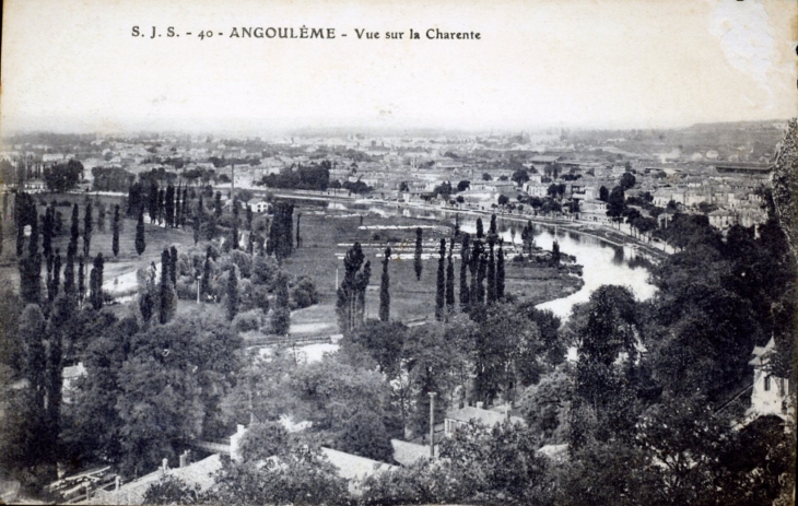 Vue sur la Charente, vers 1916 (carte postale ancienne). - Angoulême