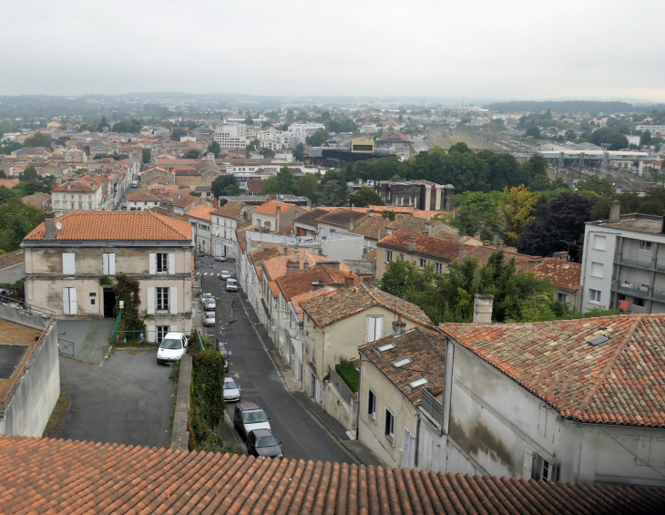 La ville basse vue des remparts - Angoulême