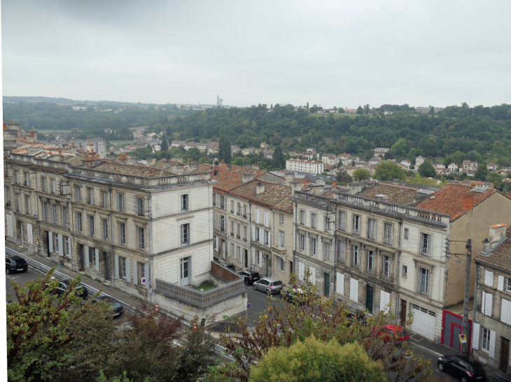 La ville basse vue des remparts - Angoulême