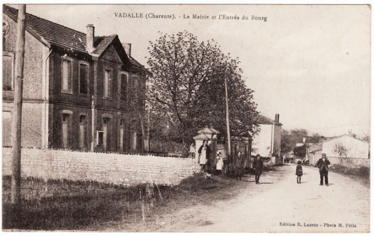 La Mairie et l'entrée du Bourg - Aussac-Vadalle