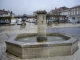 Photo précédente de Baignes-Sainte-Radegonde La fontaine et la place des Halles.