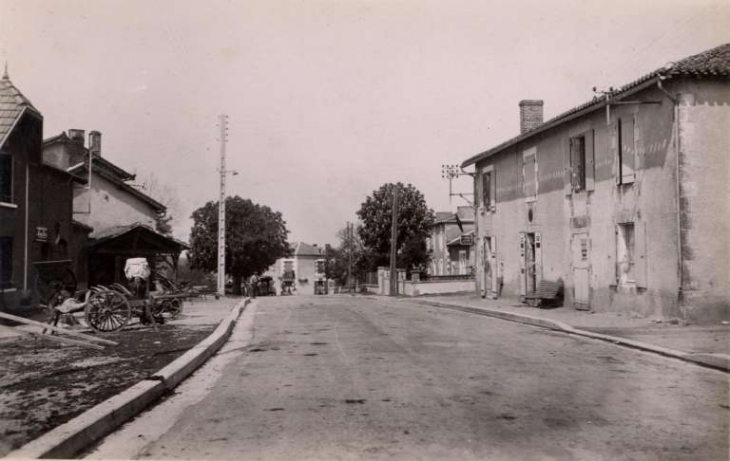 HIESSE DATE NOT KNOWN, THE BUILDING ON THE RIGHT IS NOW COMME JE TROUVE