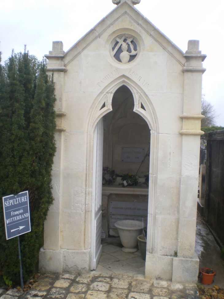 Tombe de François Mitterrand au cimetière des Grands'Maisons - Jarnac