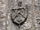 Blason gravé dans la pierre : église Notre Dame de Lanville.