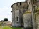 Le chevet de l'église fortifiée du prieuré de Lanville.
