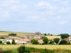 Photo suivante de Marcillac-Lanville Vue sur le hameau de Lanville et son église fortifiée, Notre-Dame.