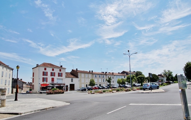Le Village - Montbron
