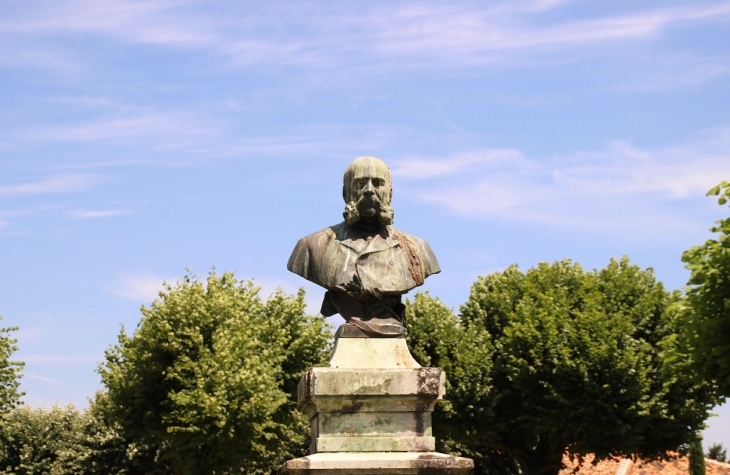 Statue ( Détail ) - Montbron