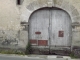 Photo suivante de Montignac-Charente une vieille porte...