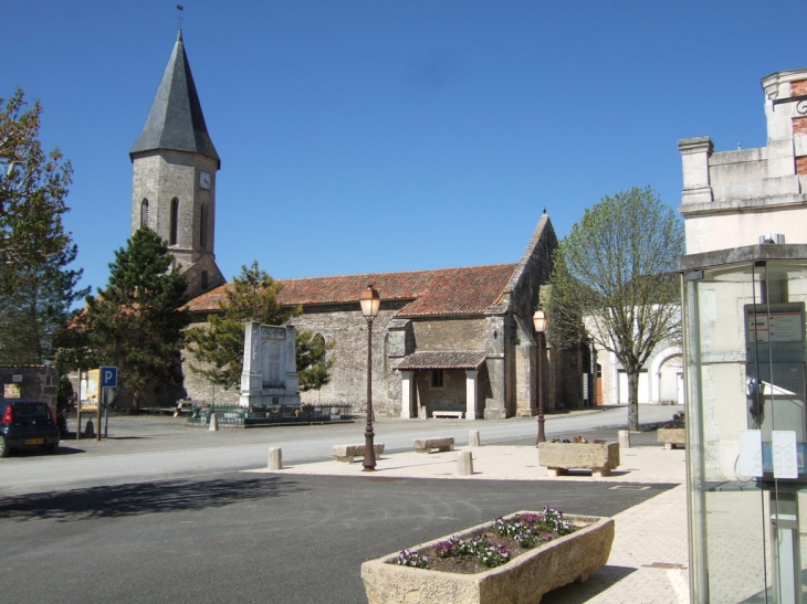 Eglise - Paizay-Naudouin-Embourie
