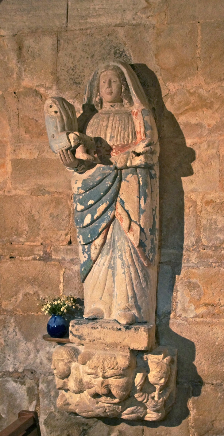 Statue de la Vierge à l'Enfant, Chapelle du Saint Sacrement. Eglise Abbatiale. - Saint-Amant-de-Boixe