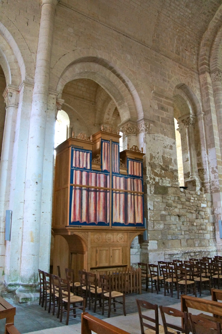 Eglise abbatiale : les orgues en construction. - Saint-Amant-de-Boixe