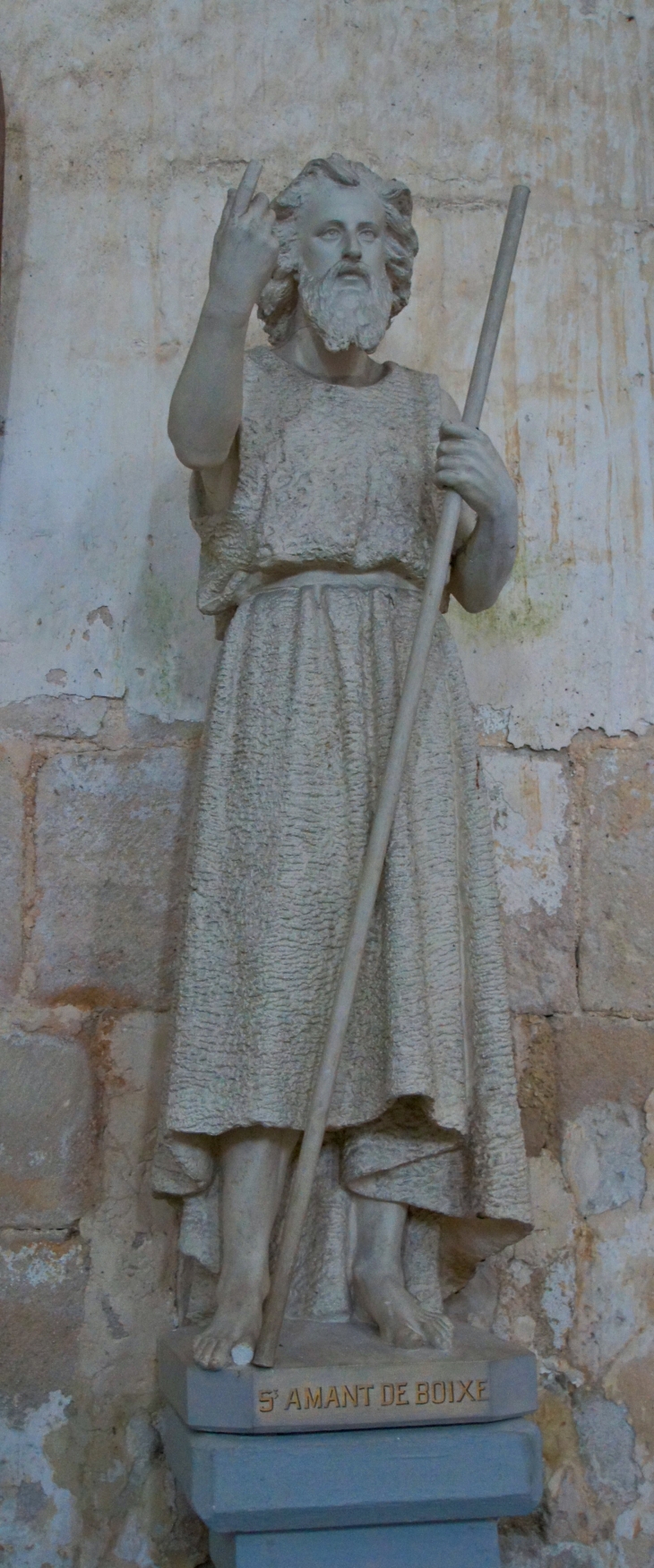Eglise abbatiale : statue de Saint Amant de Boixe. - Saint-Amant-de-Boixe