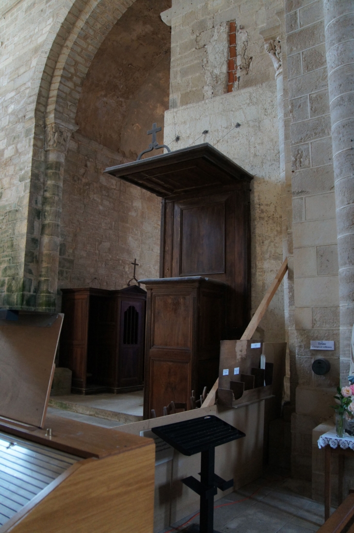 Eglise abbatiale : chaire et confessional. - Saint-Amant-de-Boixe