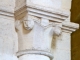 Photo suivante de Saint-Amant-de-Boixe Eglise abbatiale : chapiteau sculpté.