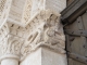 Photo suivante de Saint-Amant-de-Boixe Eglise abbatiale : détail chapiteau du portail.