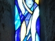 Photo suivante de Vouharte Eglise Notre Dame de Vouharte. Vitrail du peintre Serge Van Khache et le Maître Verrier Anne Pinto : la symbolique de l'eau. 