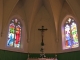 Les vitraux de l'abside de l'église Saint Cyr.
