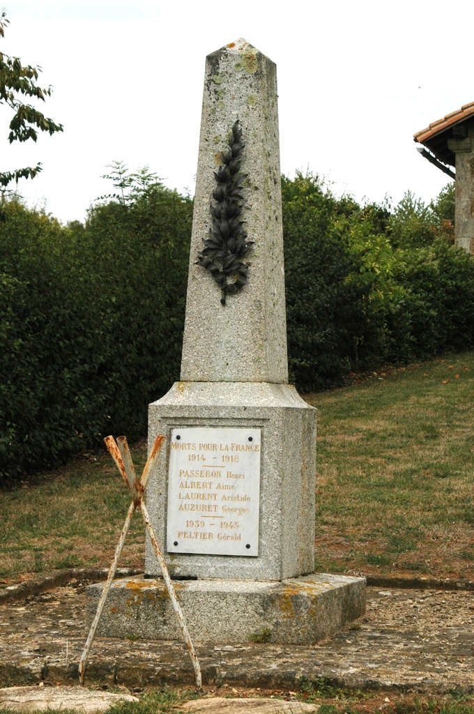 Monuments au Morts St Denis - Champdeniers-Saint-Denis