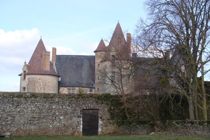 Le château - La Chapelle-Bertrand