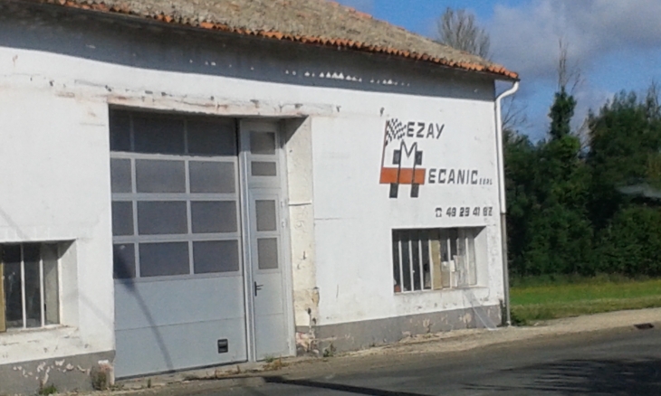 Ancien garage année 1930 - Lezay