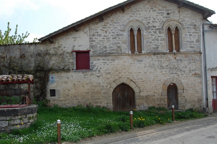 Grange monastique XII éme - Limalonges