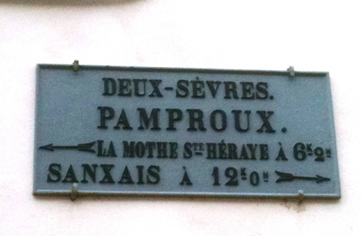 Plaque de cocher sur le Temple - Pamproux