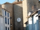 l'horloge sur la porte