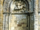 Détail du portail de l'église St Pierre de Parthenay le vieux 