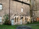 Photo suivante de Parthenay Le cloitre et les entrée de la salle capitulaire , église St Pierre 