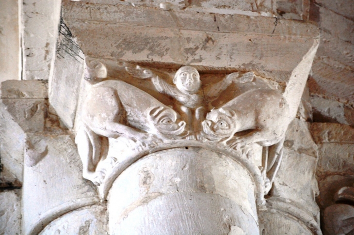 Chapiteau représente Daniel dans la fosse aux lions - Prin-Deyrançon