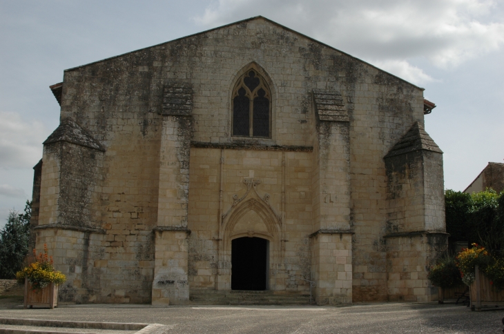 Eglise St Gelais , romane modifiée et reconstruite, bel ensemble renové - Saint-Gelais