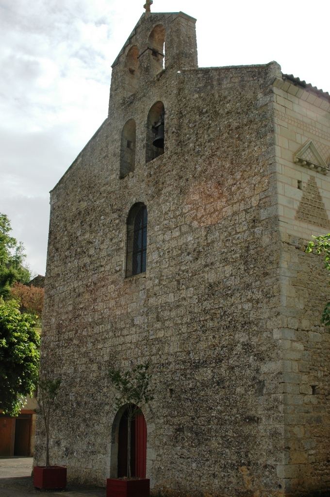 La façade de l'église - Saint-Généroux