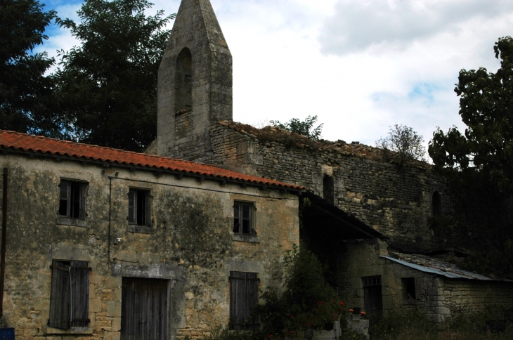 2glise en ruine  - Saint-Médard
