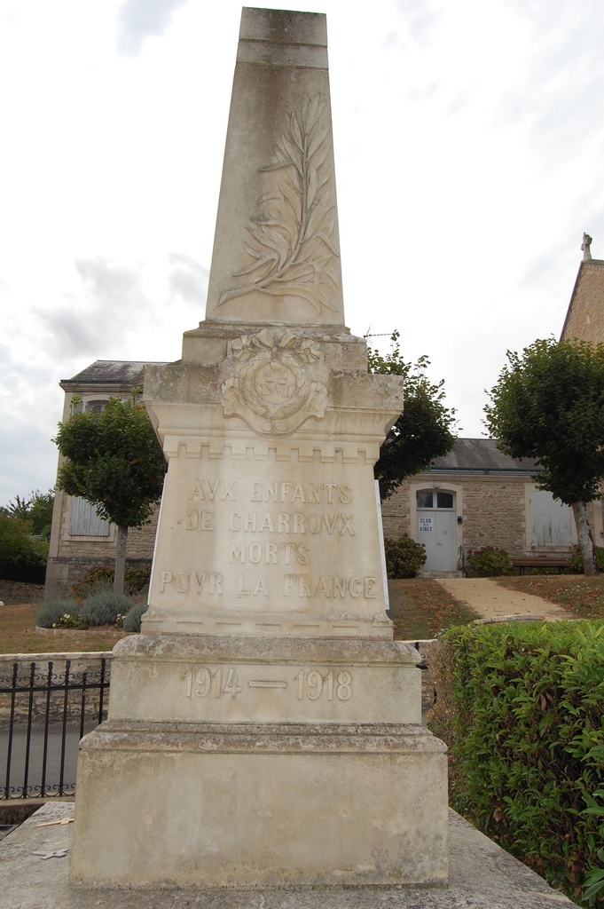 Monument aux Morts pour la France - Charroux