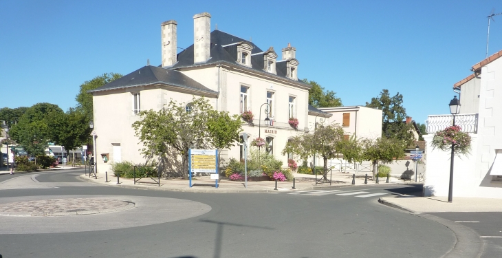 Mairie - Chasseneuil-du-Poitou