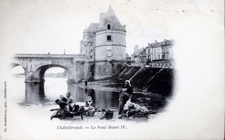 Le Pont Henri IV, vers 1910 (carte postale ancienne). - Châtellerault