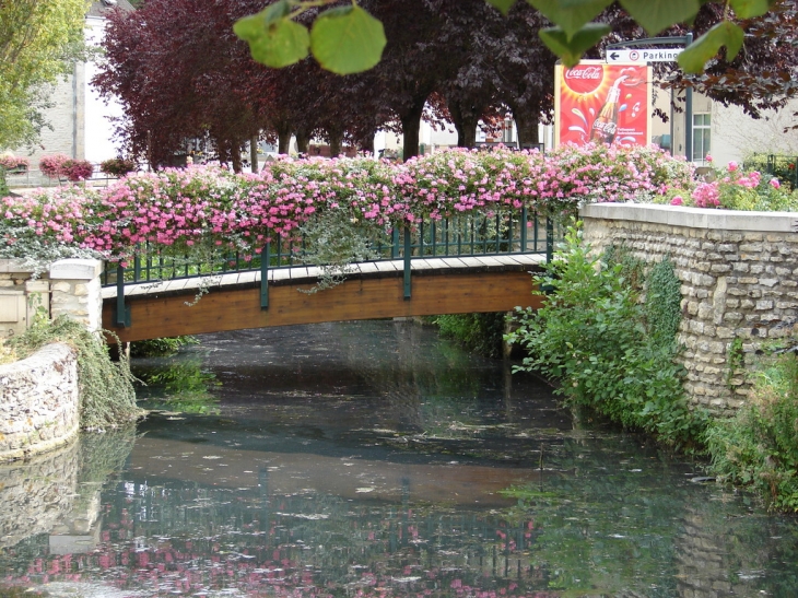 Canaux Place du Marché - Vouillé
