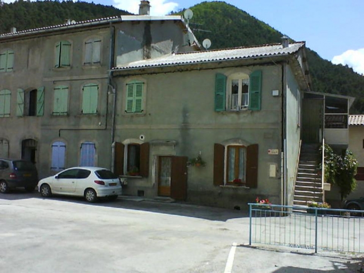 Village- Place d''Autane - Allons