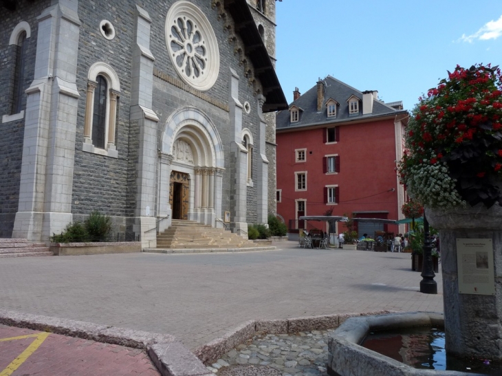 Place Saint Pierre - Barcelonnette