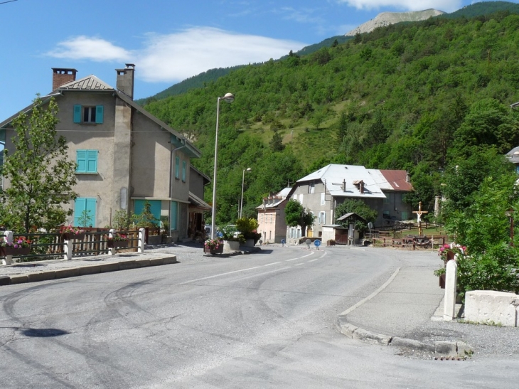 La route principale du village - La Condamine-Châtelard