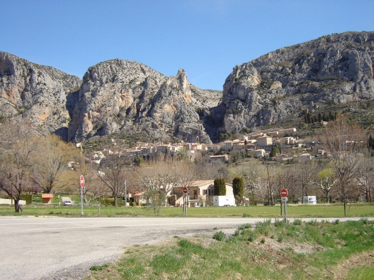 Le village de Moustiers - Moustiers-Sainte-Marie