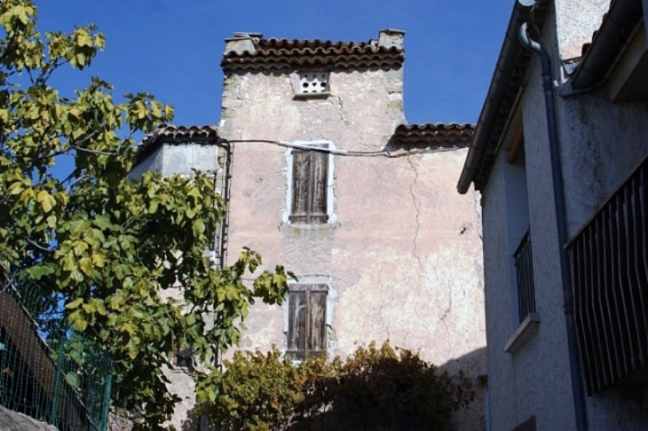 Maison avec pigeonnier - Saint-Étienne-les-Orgues