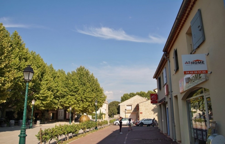 Le Village - Châteauneuf-le-Rouge