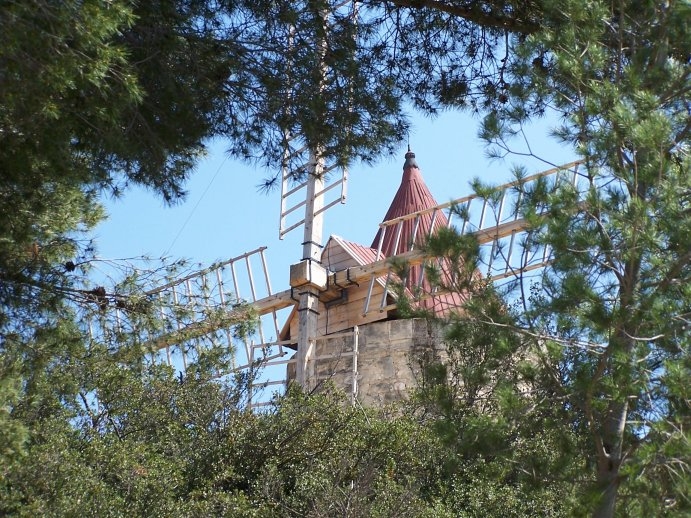 Apparition du Moulin de Daudet - Fontvieille